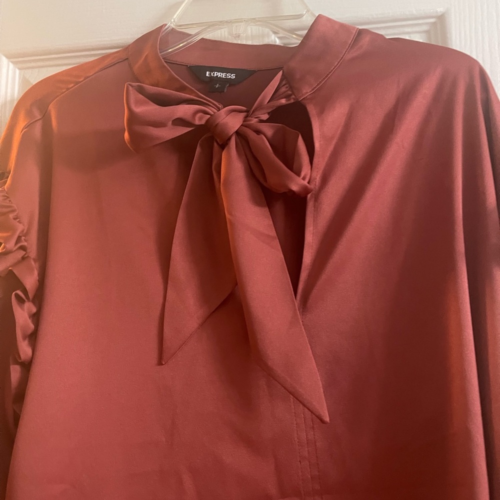 EXPRESS SATIN RUFFLE TIE NECK TOP - Picture 4 of 6